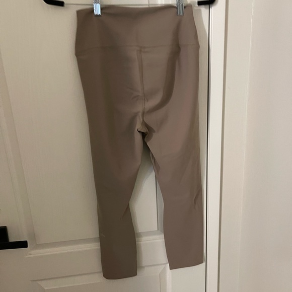 Alo cropped leggings - Picture 2 of 4